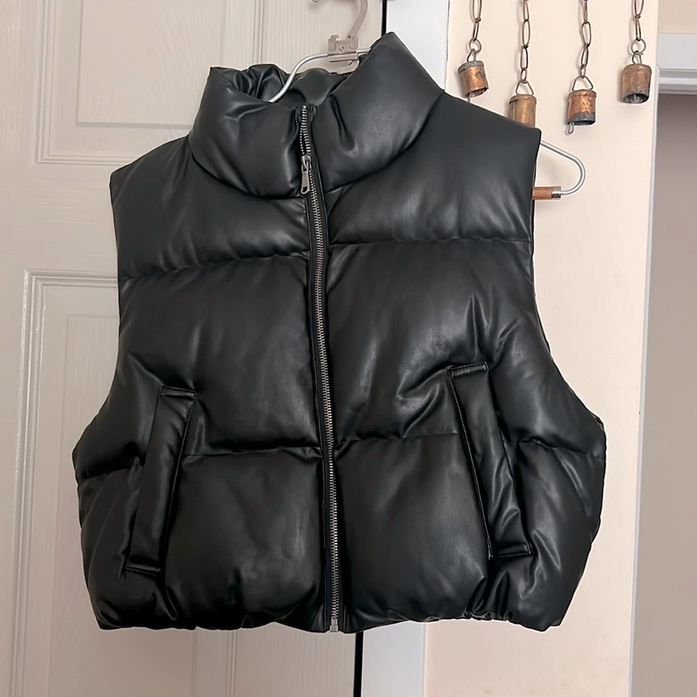 Cropped puffer vest!